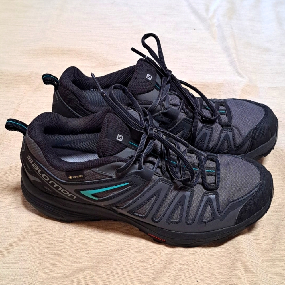 Women’s Salomon X Crest GTX hiking shoes women’s size 9